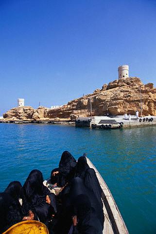 Femmes navigeant à Oman