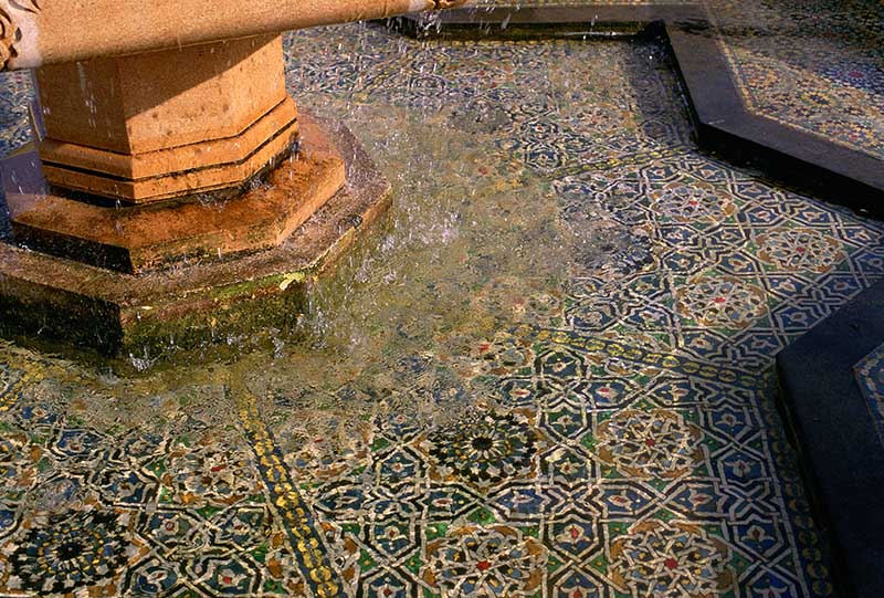 Fuente con azulejos 