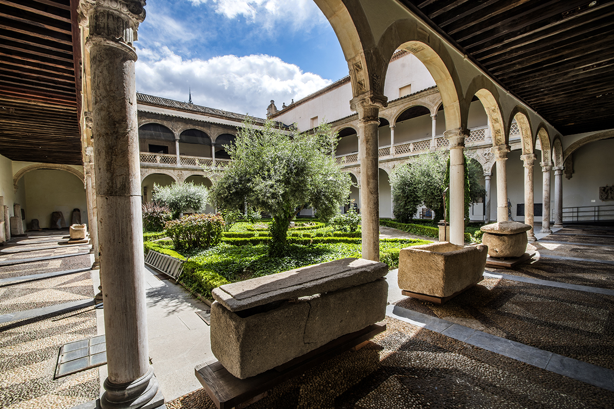 The Islamic collections of the Museum of Santa Cruz in Toledo